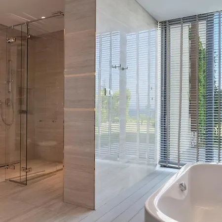 Susona Bodrum, Lxr & 托尔巴