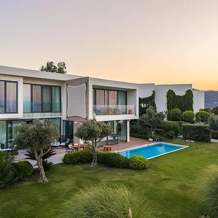 Susona Bodrum, Lxr & 托尔巴